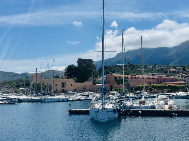 Yacht charter Palermo cheap Oceanis 31