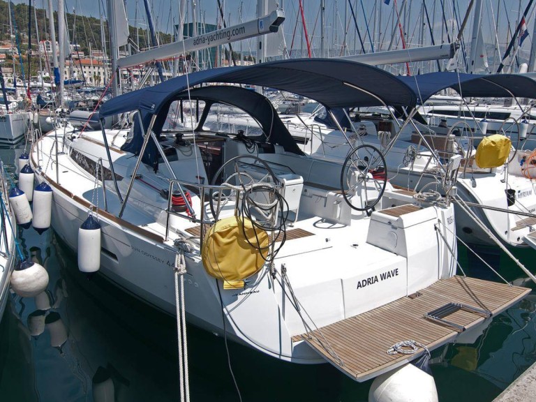 Bareboat Rental Sailboat Jeanneau with a boat licence