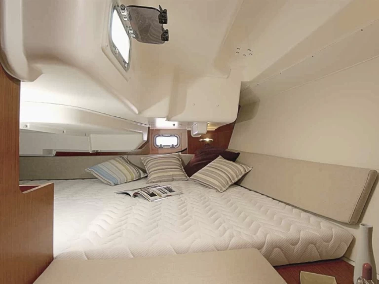 Yacht charter Grossenbrode cheap Oceanis 34