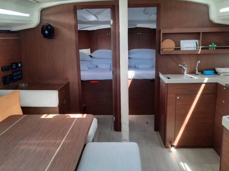 Rent a Bénéteau Oceanis 40.1 Split