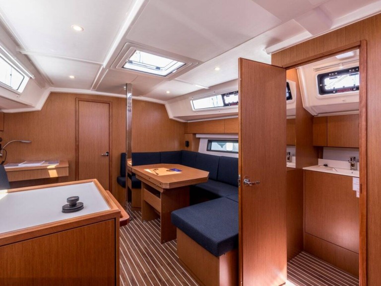 Rent a Bavaria Bavaria C42 Split