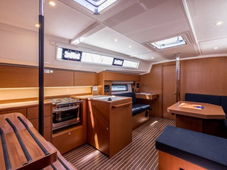Yacht charter Split cheap Bavaria C42