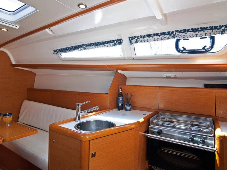 Sailboat rental in Split - Jeanneau Sun Odyssey 33i
