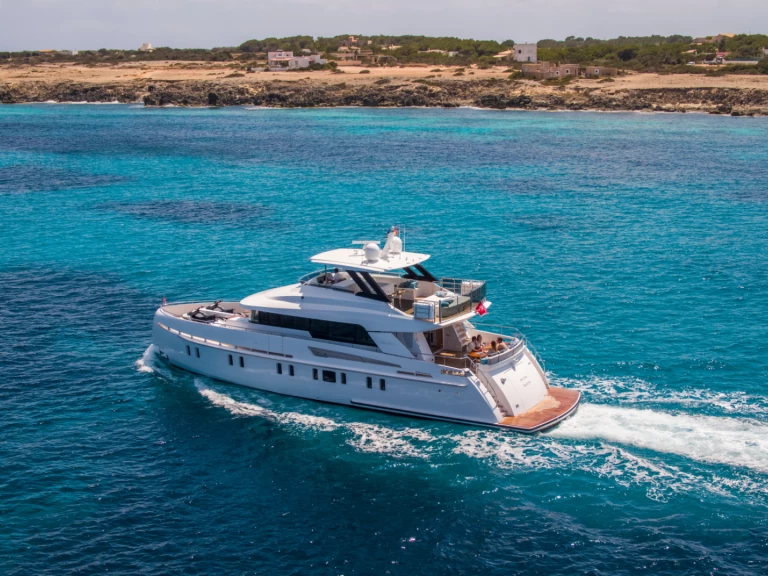 Vanquish VQ 82 in Ibiza Town on SamBoat