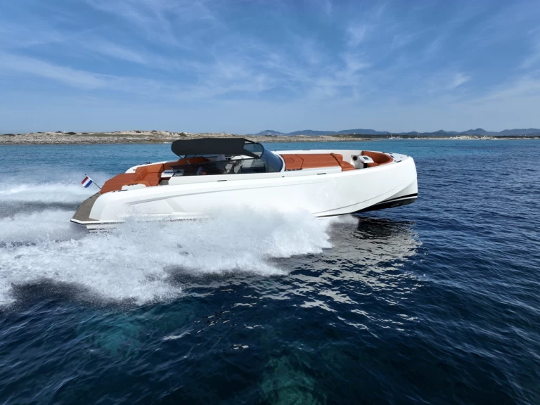 Bareboat Rental Motorboat Vanquish with a boat licence