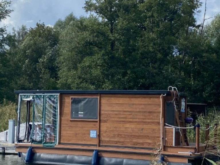 Houseboat rental with or without captain Floss Priepert