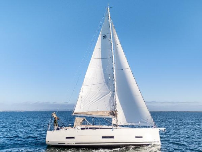 Sailboat rental in Arzon - 74 DUFOUR 390