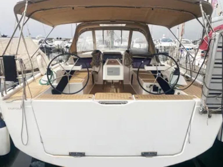 Sailboat for rent Arzon at the best price