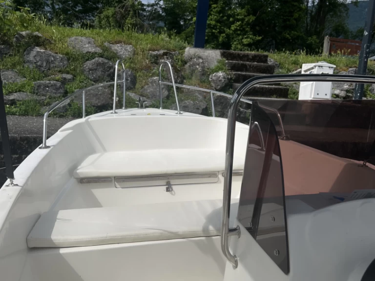 Motorboat for rent Aix-les-Bains at the best price