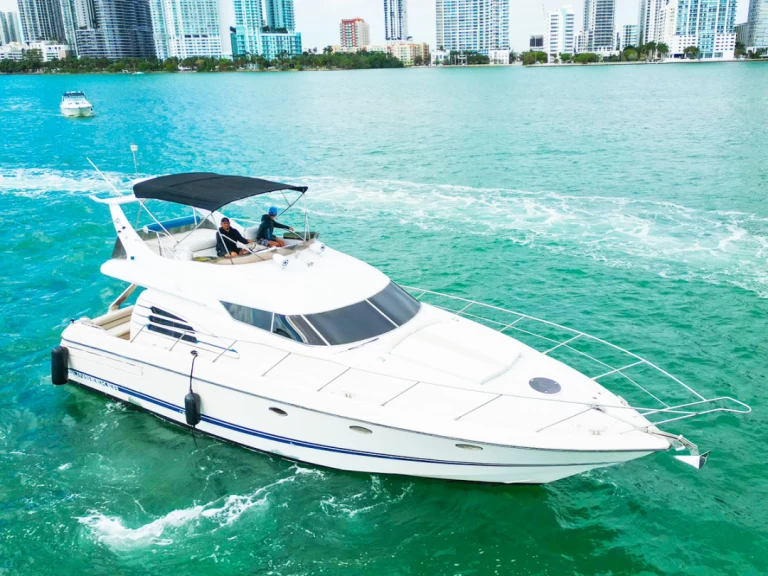 Yacht charter Miami cheap Manhattan 50
