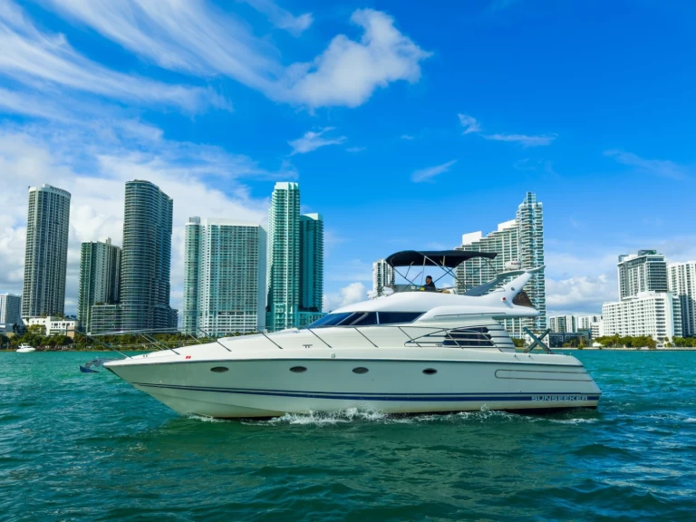 Luxury Yacht rental in Miami - Sunseeker Manhattan 50