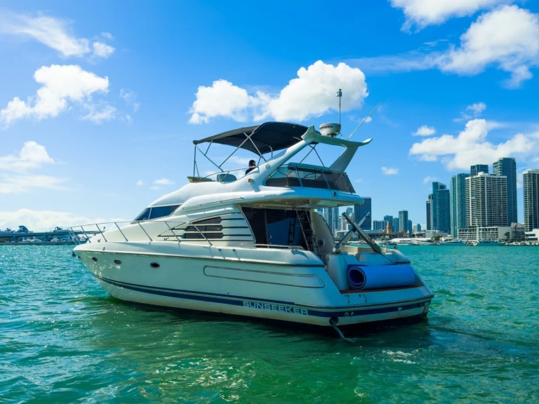 Boat rental Sunseeker Manhattan 50 in Miami on Samboat