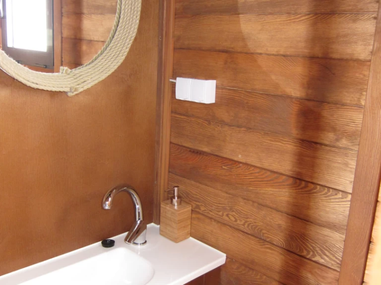 Yacht charter Wesenberg cheap D9-Style