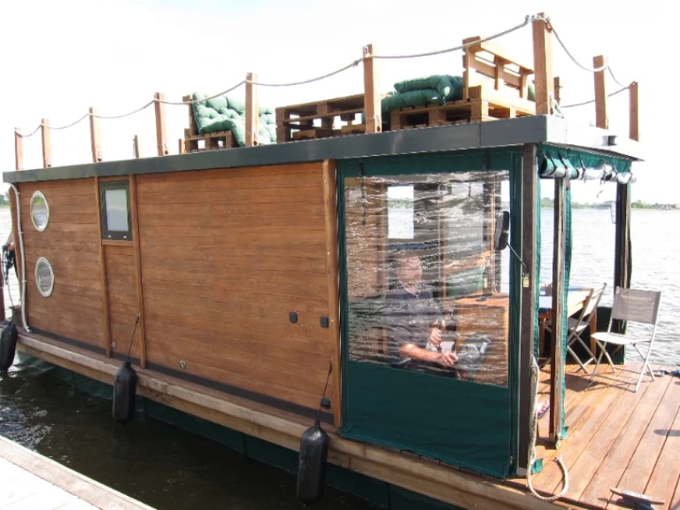 Boat rental Floss D9-Style in Wesenberg on Samboat