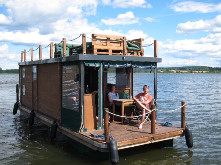 Houseboat rental with or without captain Floss Wesenberg