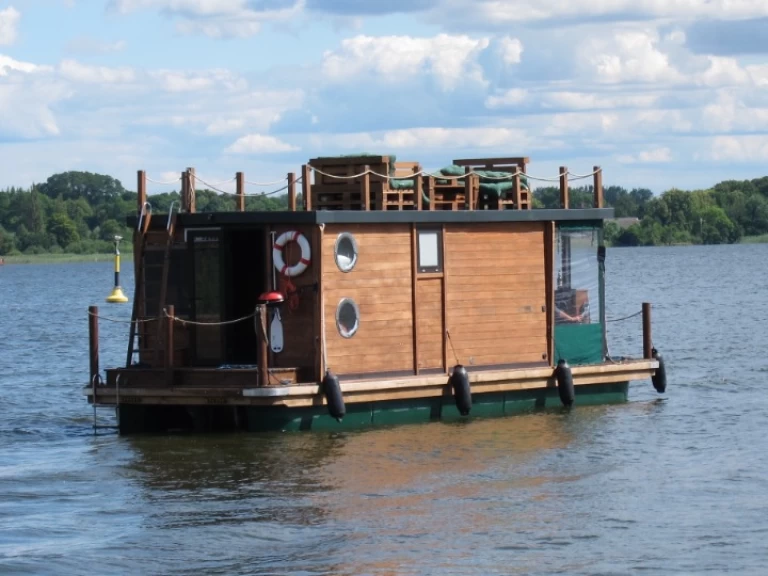 Bareboat Rental Houseboat Floss with a boat licence