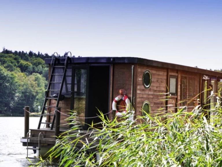 Houseboat rental with or without captain Floss Wolziger See