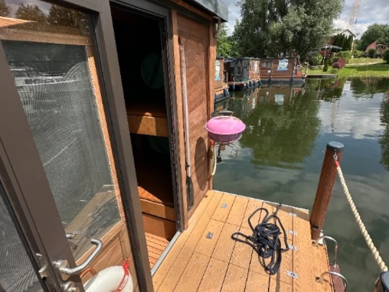 Floss D9 charter bareboat or captained in  Wolziger See