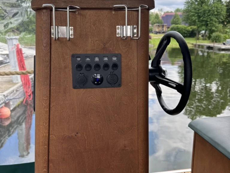 Floss D9 in Wolziger See on SamBoat