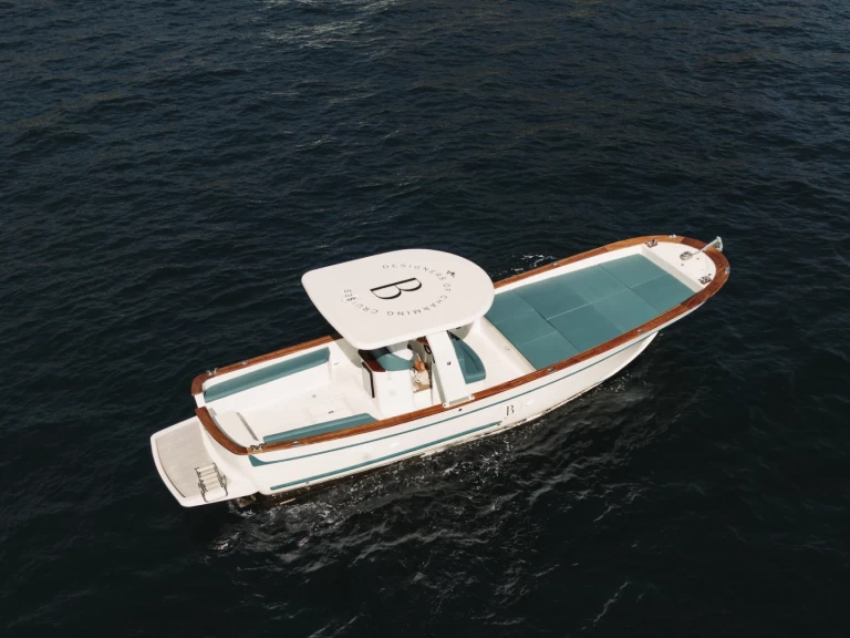 Motorboat rental with or without captain Gozzo FPJ Amalfi