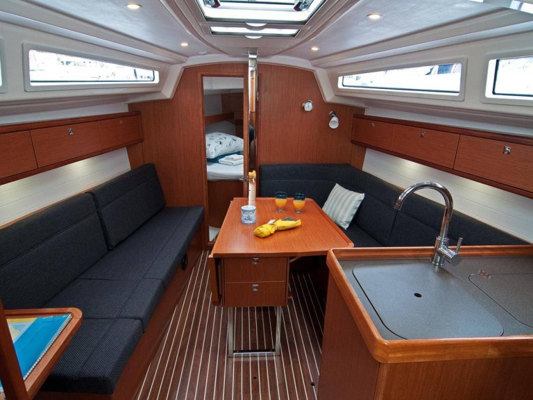 Sailboat rental in Split - Bavaria Cruiser 33