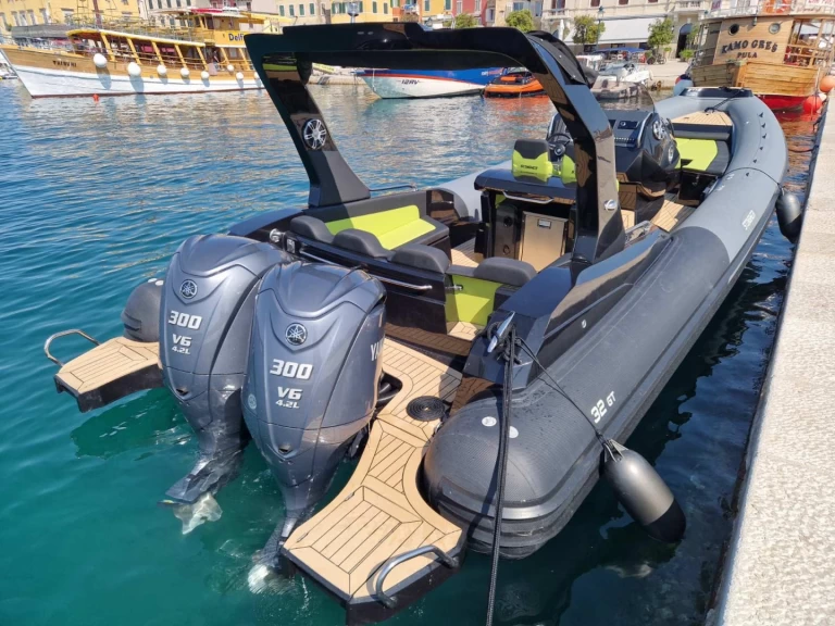 RIB rental in Rovinj - Stingher 32 GT