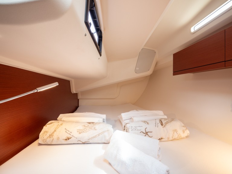 Yacht charter Split cheap Hanse 418