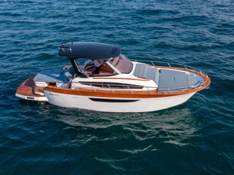 Motorboat rental with or without captain Mimi Sorrento