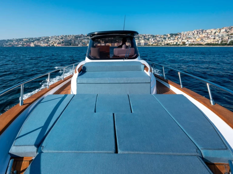 Motorboat for rent Sorrento at the best price