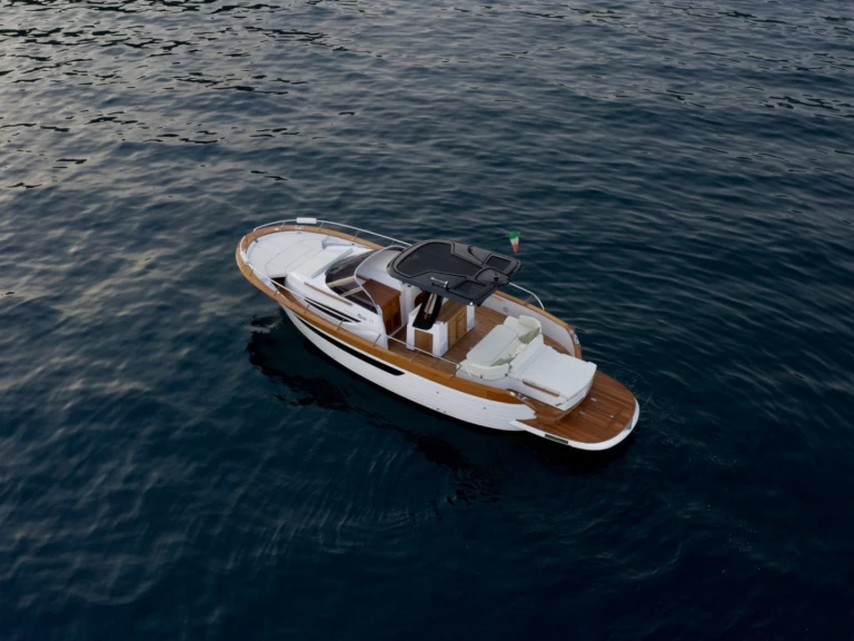 Motorboat for rent Sorrento at the best price