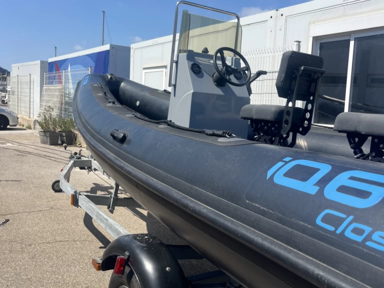 3D Tender IQ6 in Marseille on SamBoat