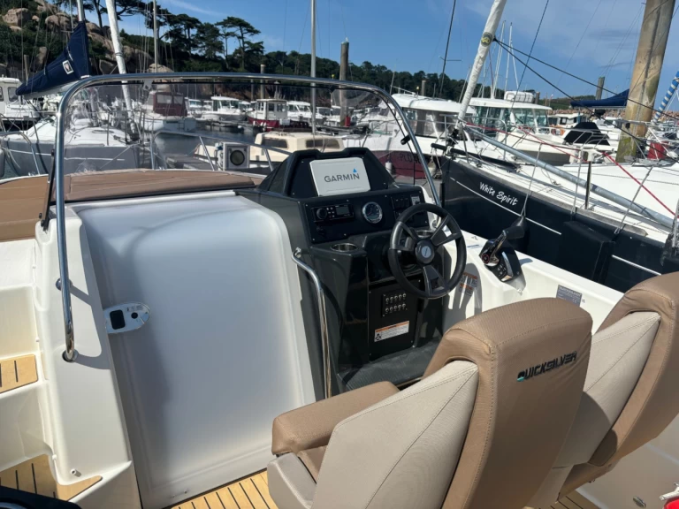 Rent a Quicksilver QUICKSILVER 755 ACTIV SUNDECK Trébeurden