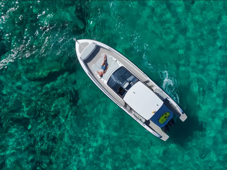 Boat rental DAYTONA 35 11m in Ibiza Town on Samboat