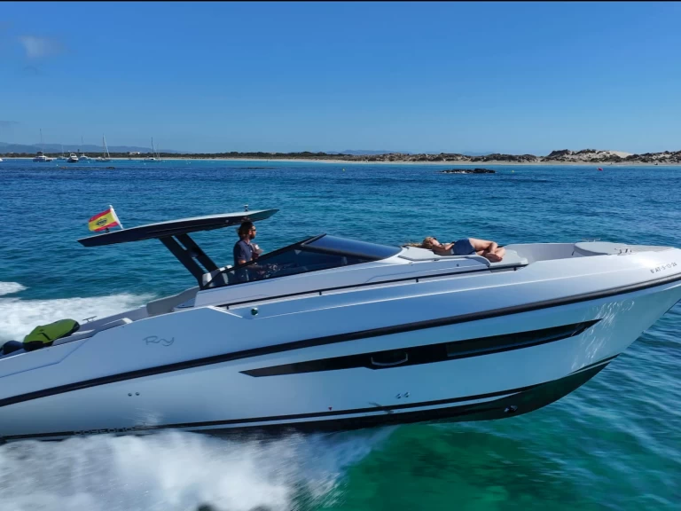 Motorboat for rent Ibiza Town at the best price