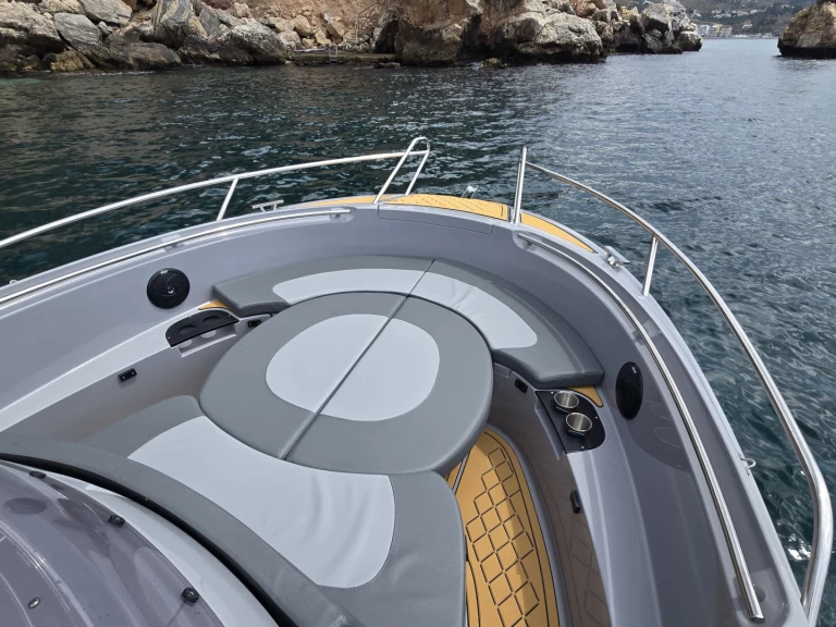 Motorboat for rent La Herradura at the best price