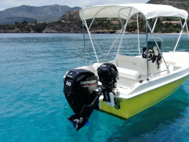 Motorboat for rent Kardamyli at the best price