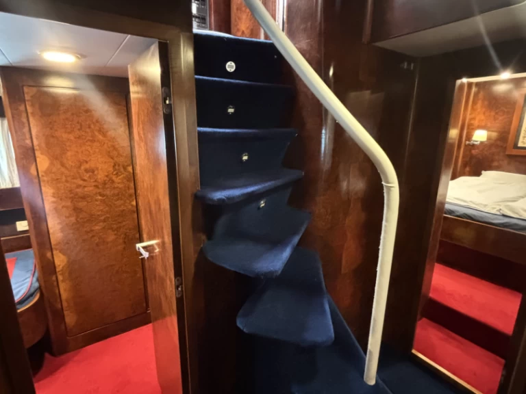 Yacht charter Venice cheap 22