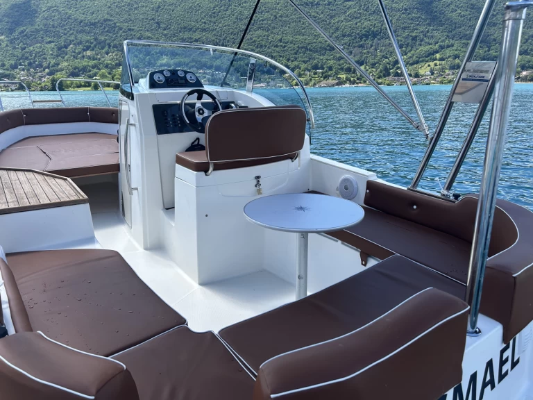Motorboat rental with or without captain Marinello Annecy