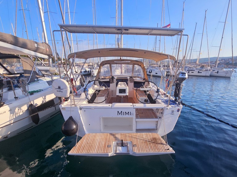 Sailboat rental in Rogoznica - Dufour Dufour 390 Grand Large