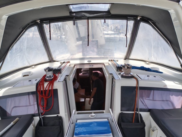 Bénéteau Oceanis 48 in Alimos on SamBoat