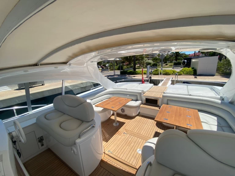 Pershing Pershing 54 in Ibiza Town on SamBoat