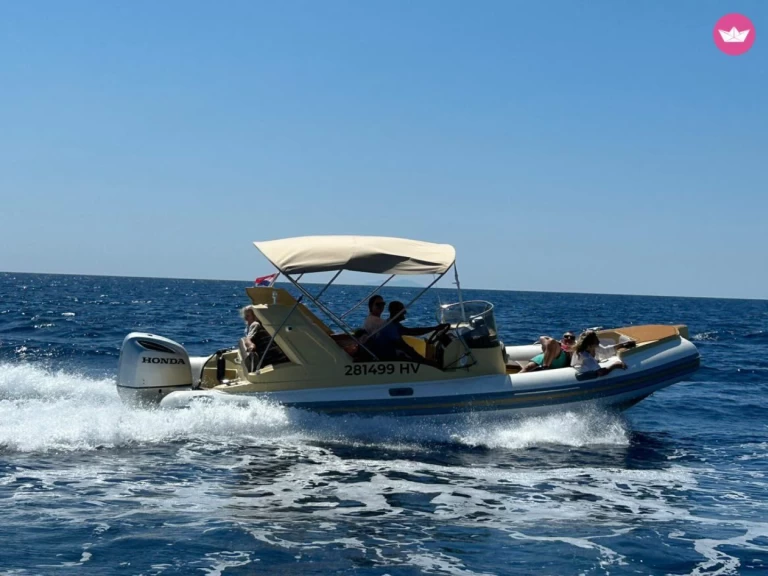 Aquamax 23 in Hvar on SamBoat