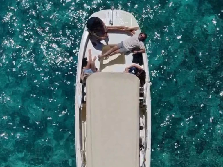 Yacht charter Sant Antoni de Portmany cheap Invictus 200SX