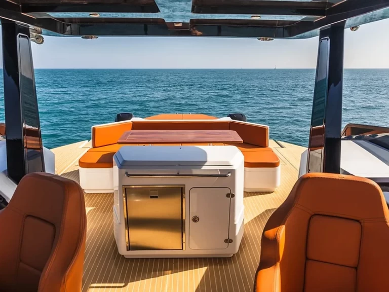 Bareboat Rental Motorboat HOUSE OF HÜTTER with a boat licence