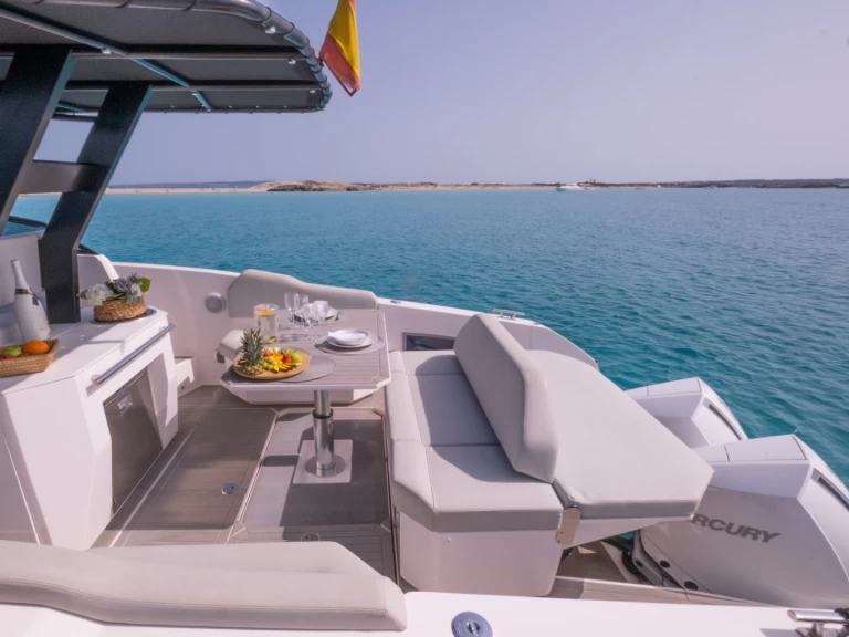 Rio Daytona 34 in Ibiza Town on SamBoat