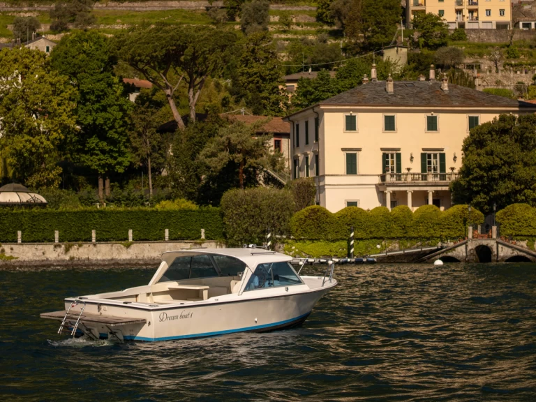 Yacht charter Como (City) cheap Bertram 31