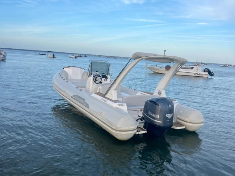 Boat rental Capelli Tempest 770 Luxe in Lège-Cap-Ferret on Samboat