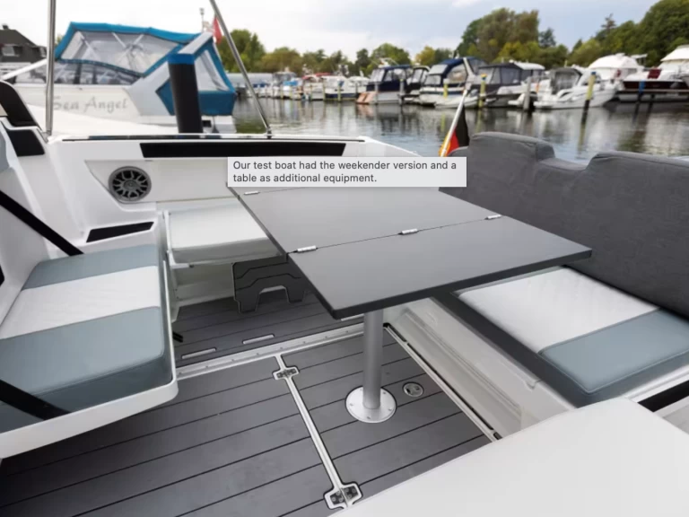 Bareboat Rental Motorboat Karnic with a boat licence