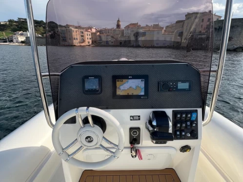 Yacht charter Cogolin cheap NJ 700 XL