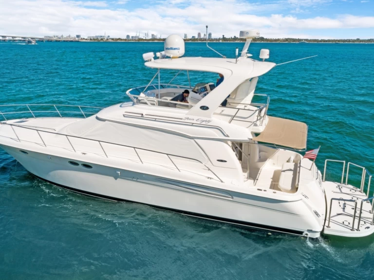 Motorboat for rent Miami at the best price